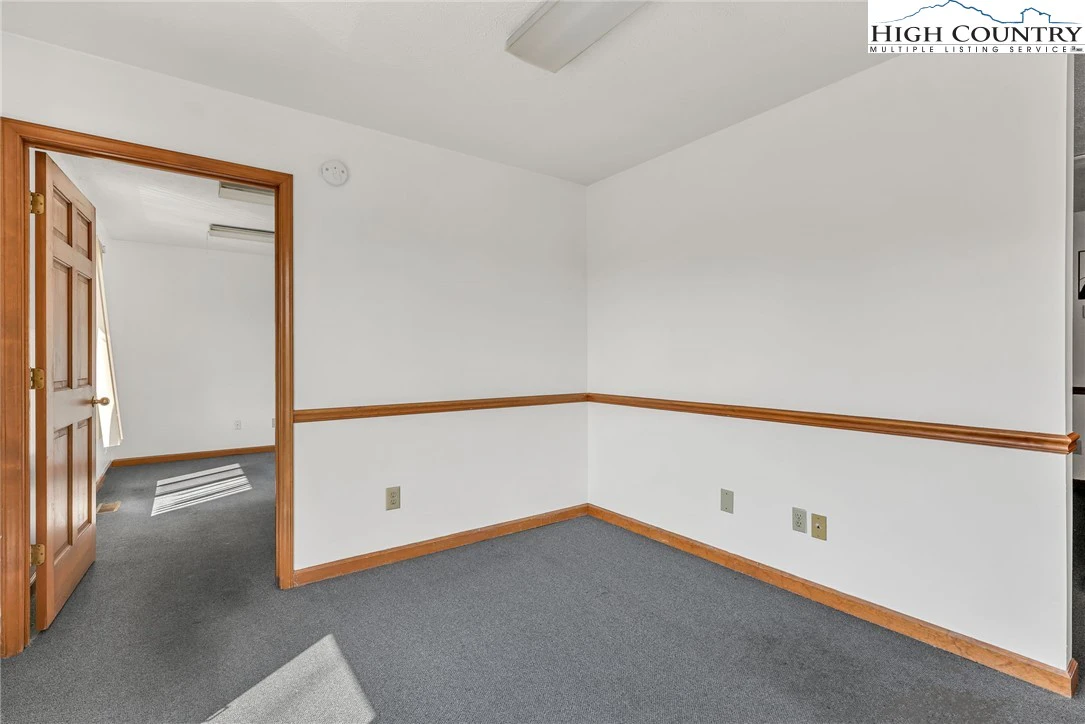 Image number 6 for the current listing