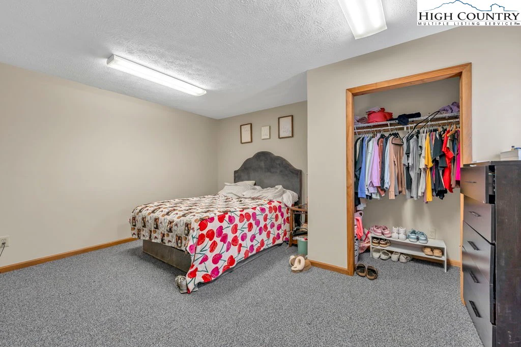 Image number 3 for the current listing