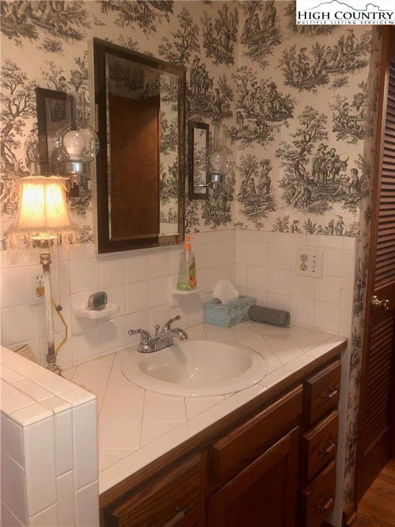 Image number 3 for the current listing