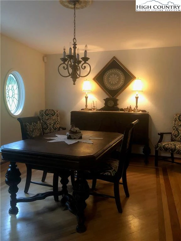 Image number 5 for the current listing