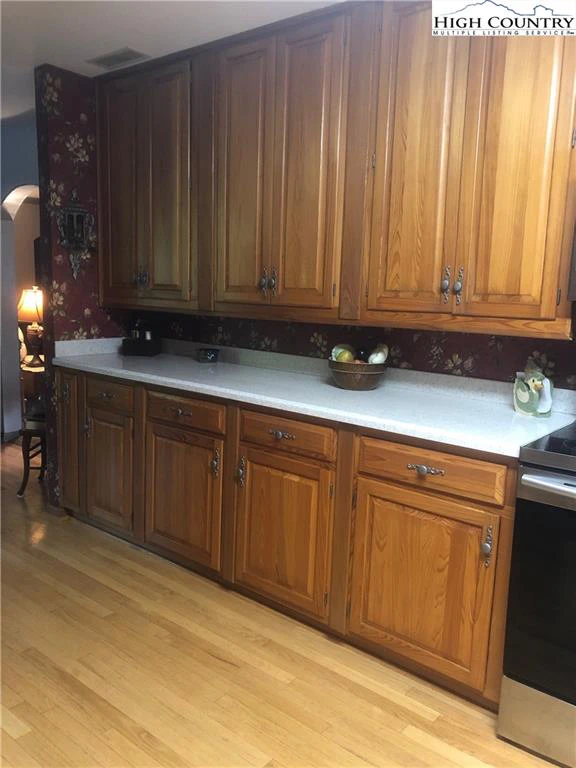 Image number 7 for the current listing
