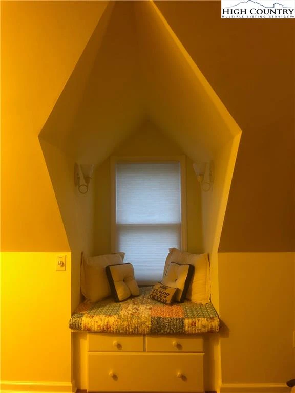 Image number 16 for the current listing