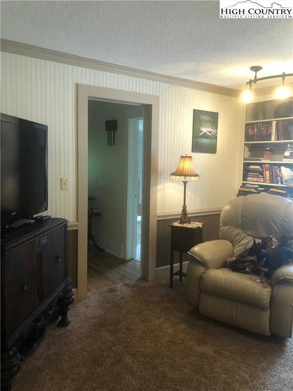 Image number 17 for the current listing