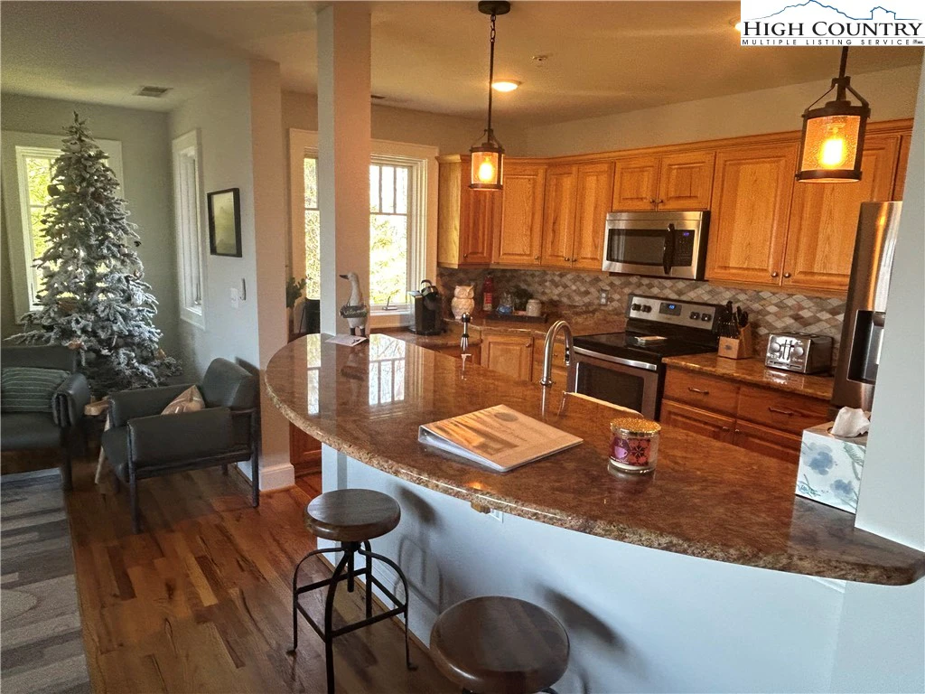Image number 18 for the current listing