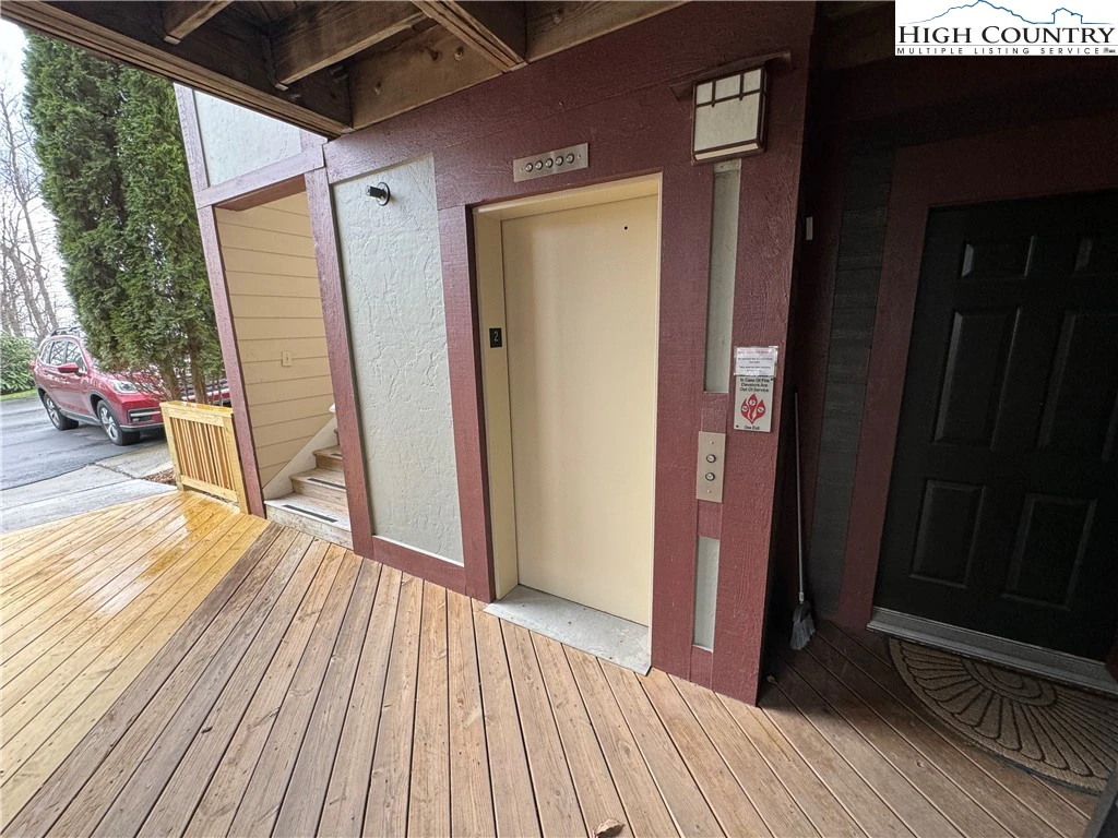 Image number 11 for the current listing