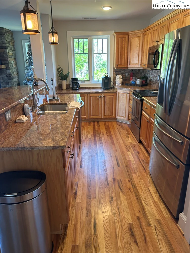 Image number 8 for the current listing