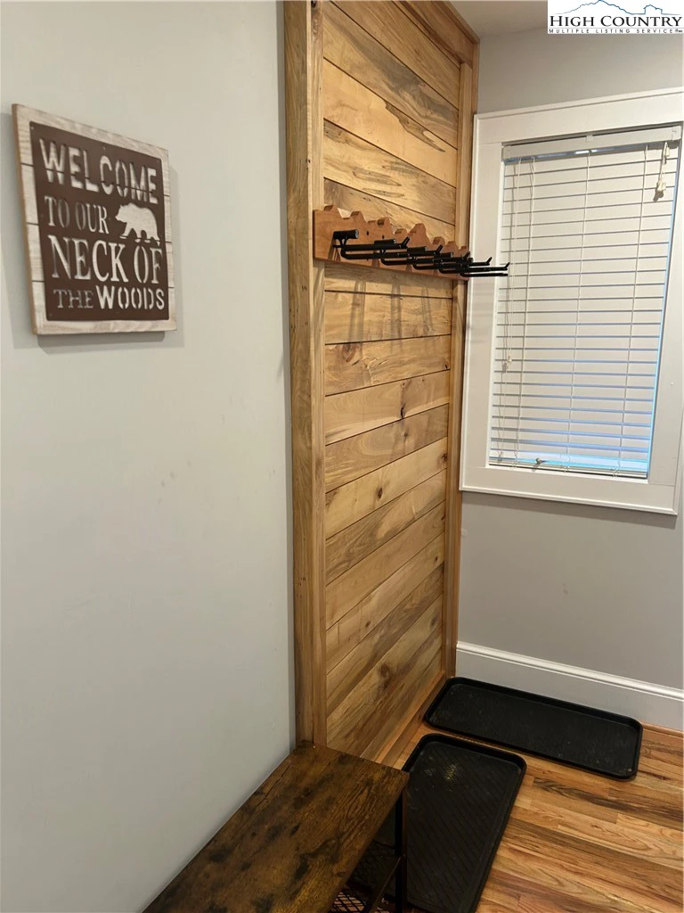 Image number 6 for the current listing