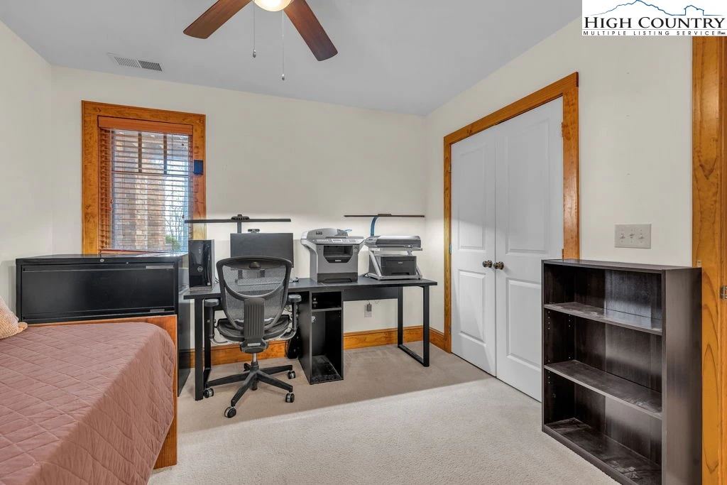 Image number 9 for the current listing