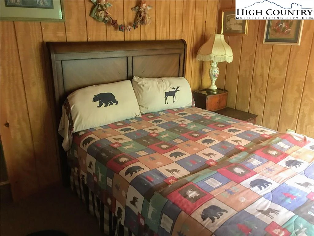 Image number 3 for the current listing