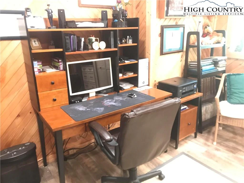 Image number 4 for the current listing