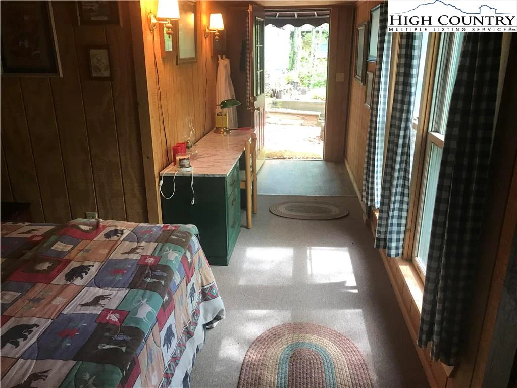 Image number 9 for the current listing