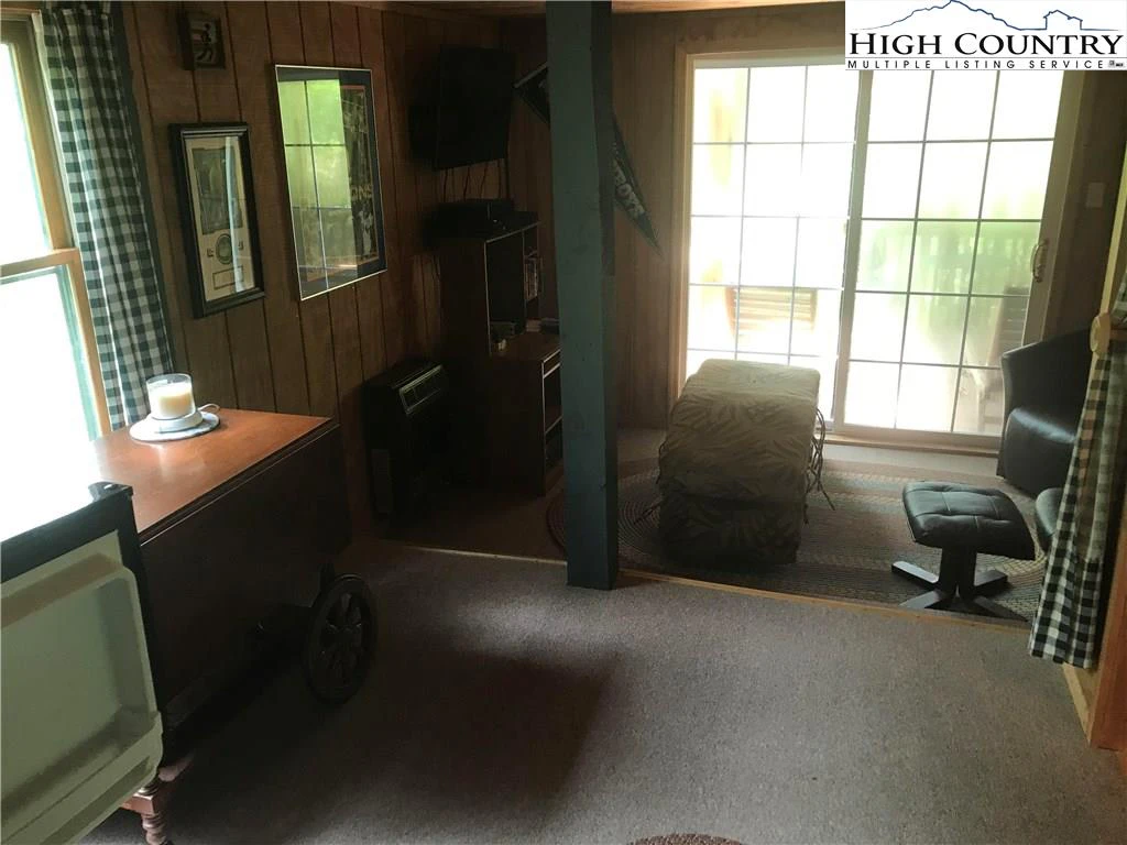 Image number 12 for the current listing