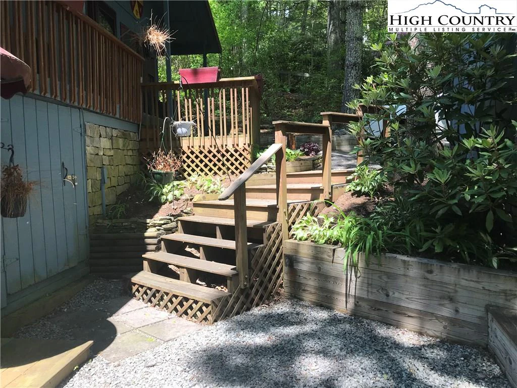 Image number 16 for the current listing