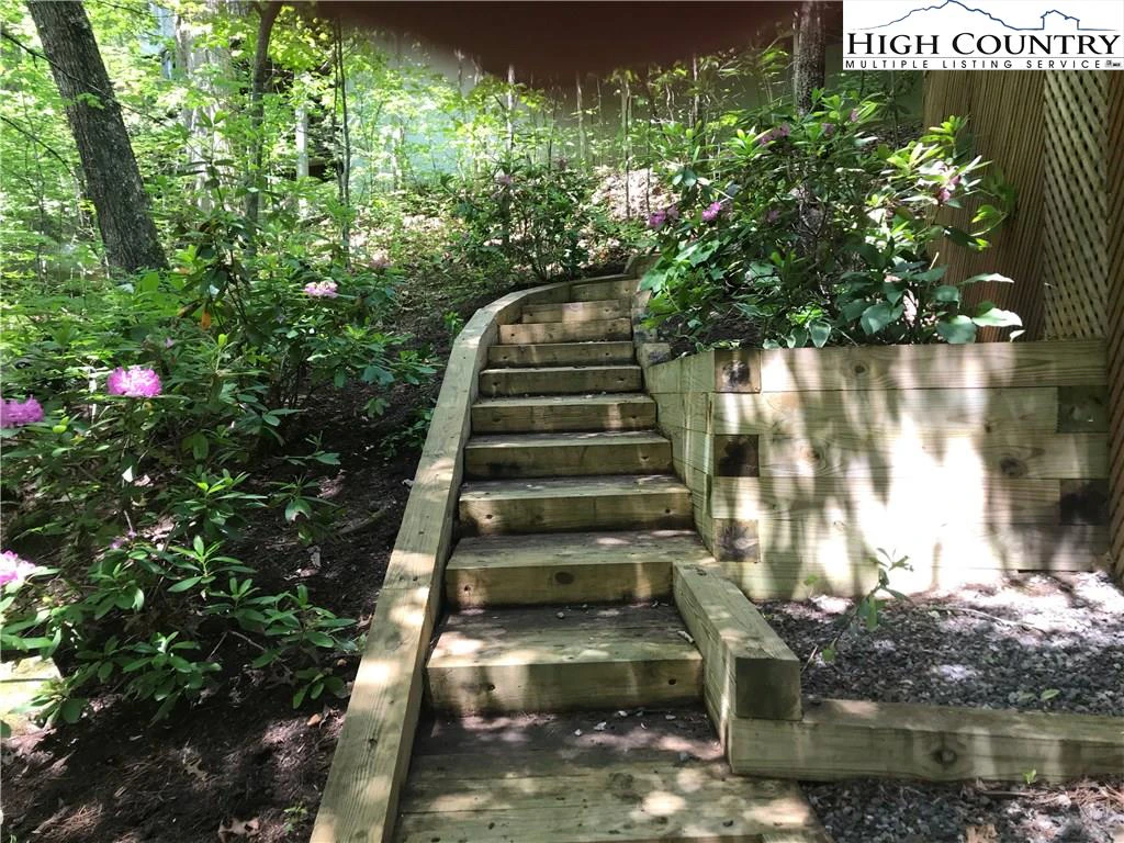 Image number 18 for the current listing