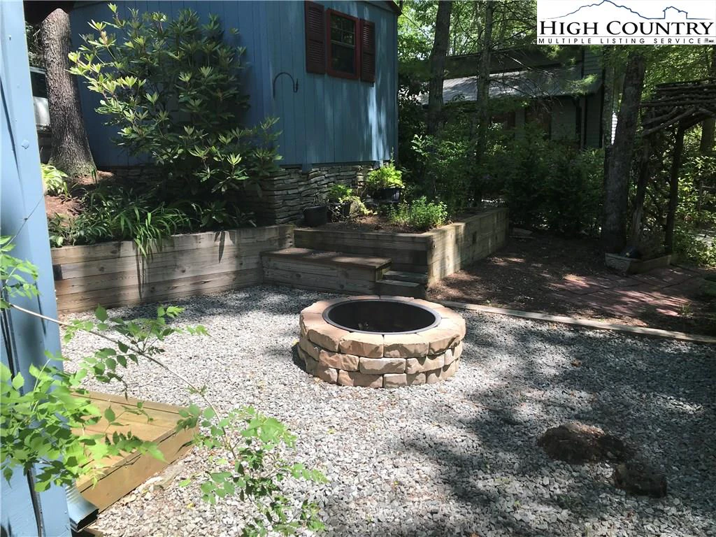Image number 19 for the current listing