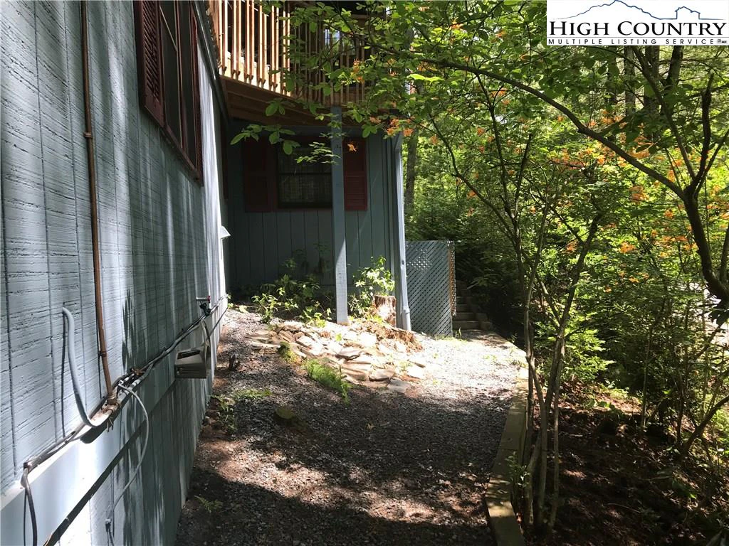 Image number 21 for the current listing