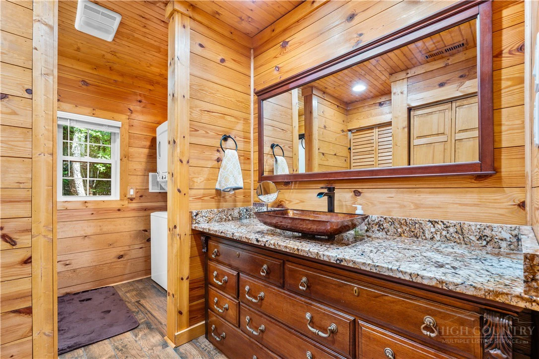 Image number 13 for the current listing