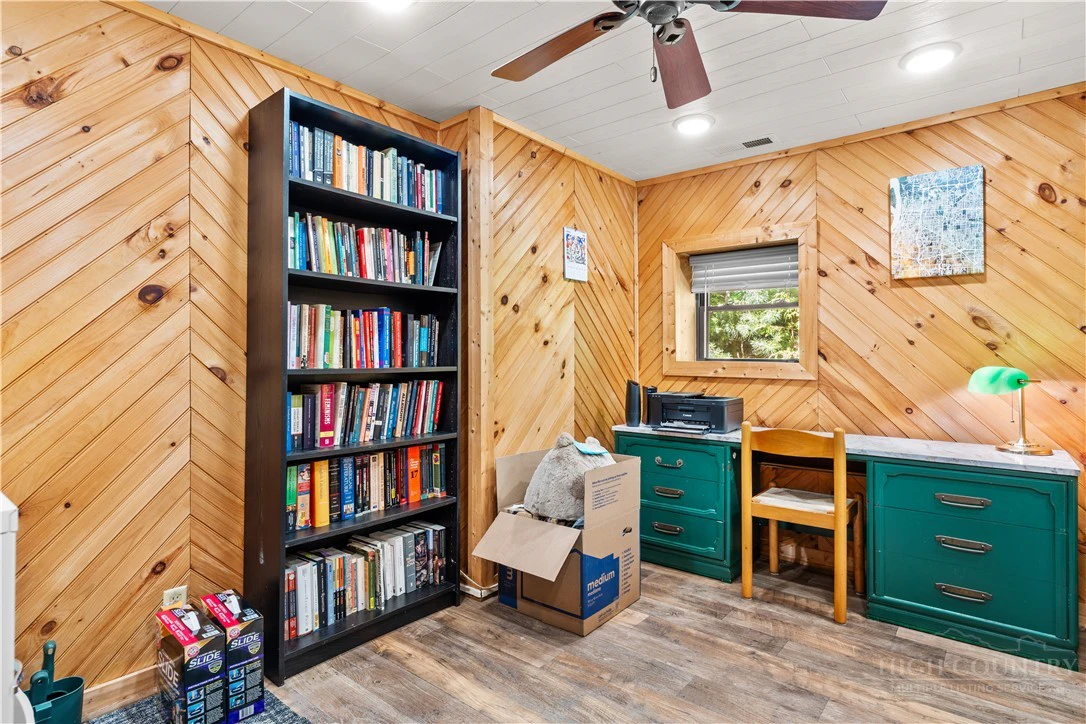 Image number 15 for the current listing