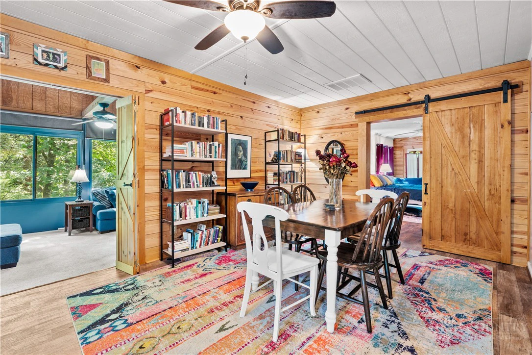 Image number 2 for the current listing