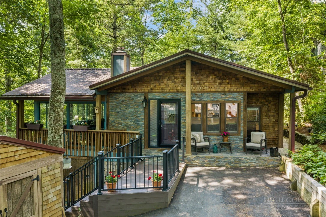 Image number 1 for the current listing