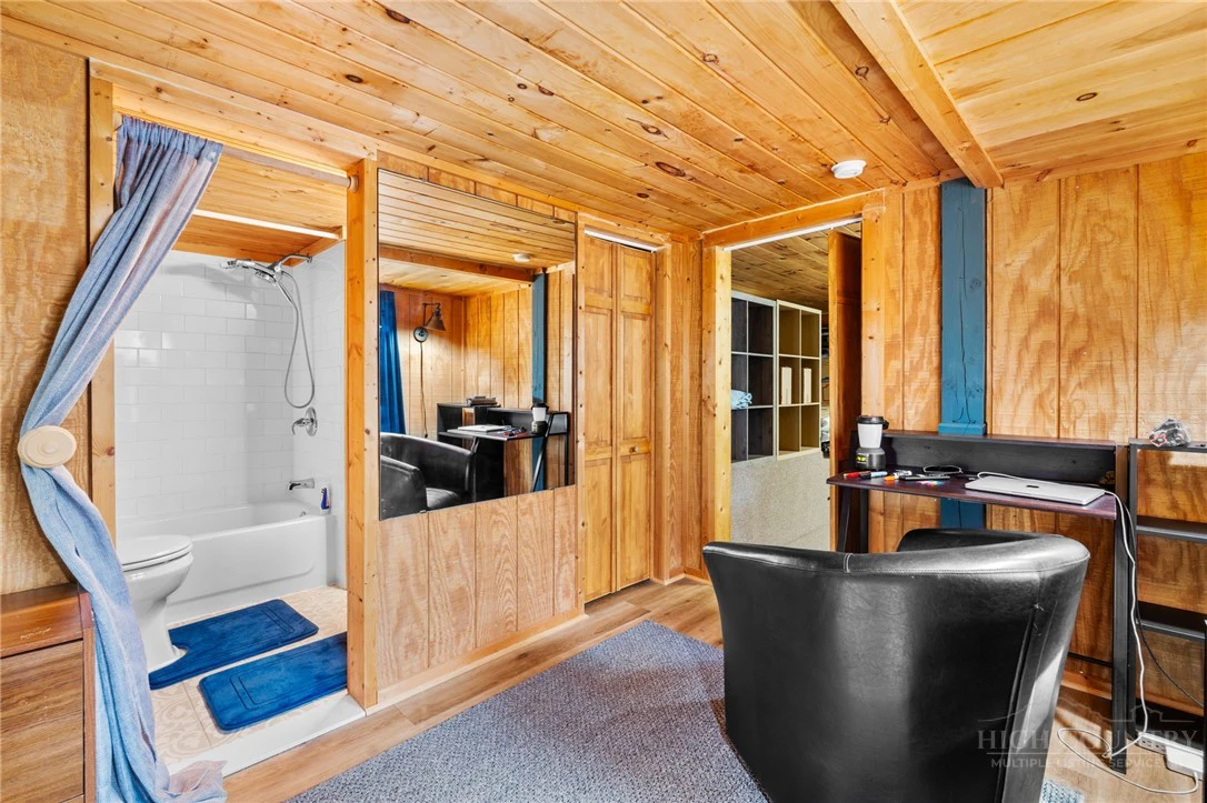 Image number 21 for the current listing