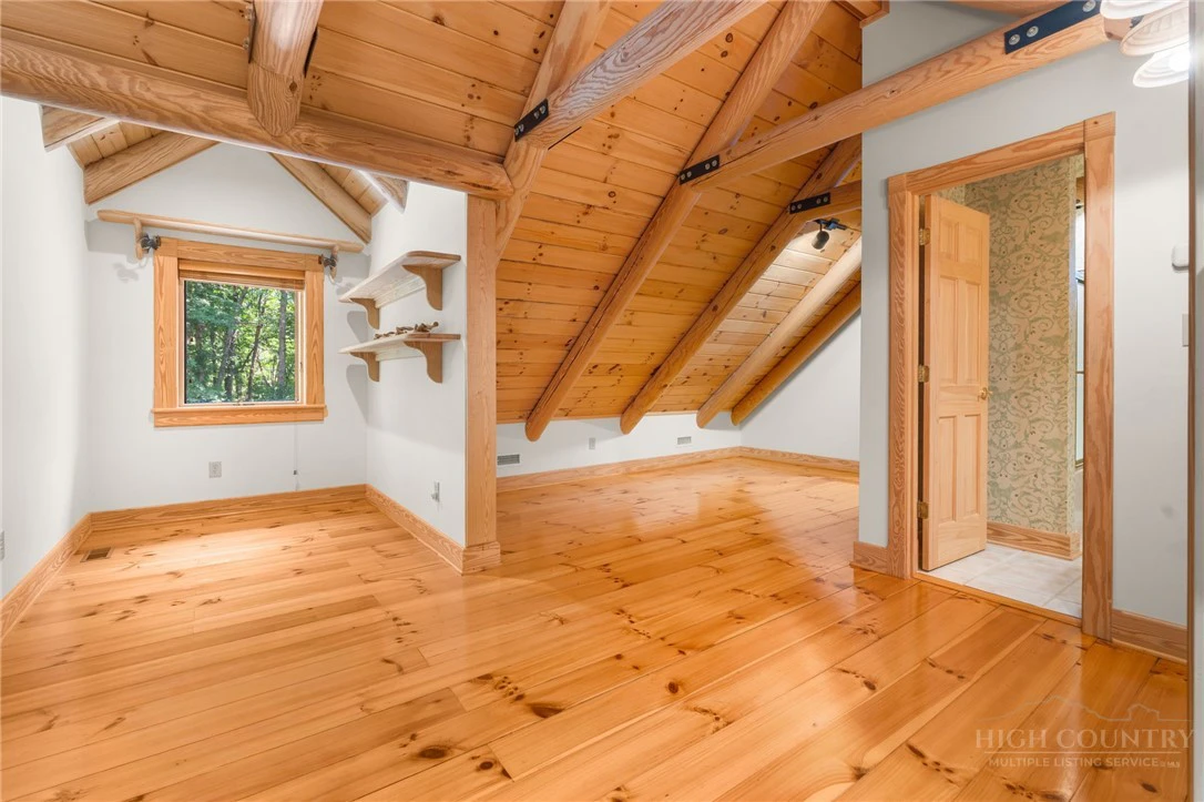 Image number 4 for the current listing