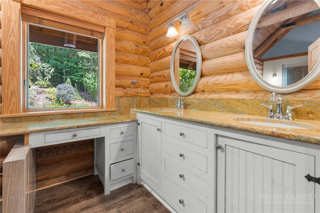 Image number 12 for the current listing