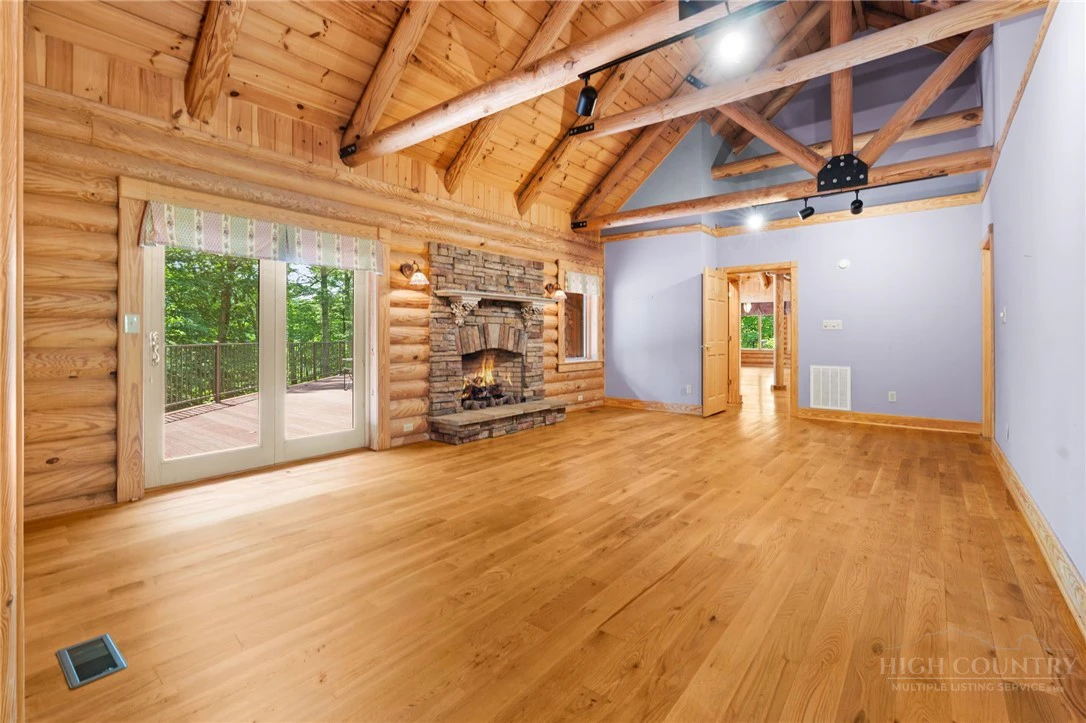 Image number 13 for the current listing