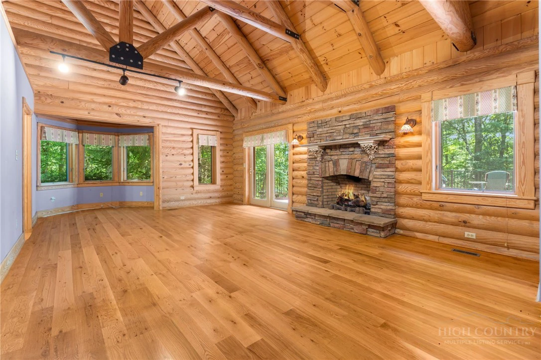 Image number 14 for the current listing