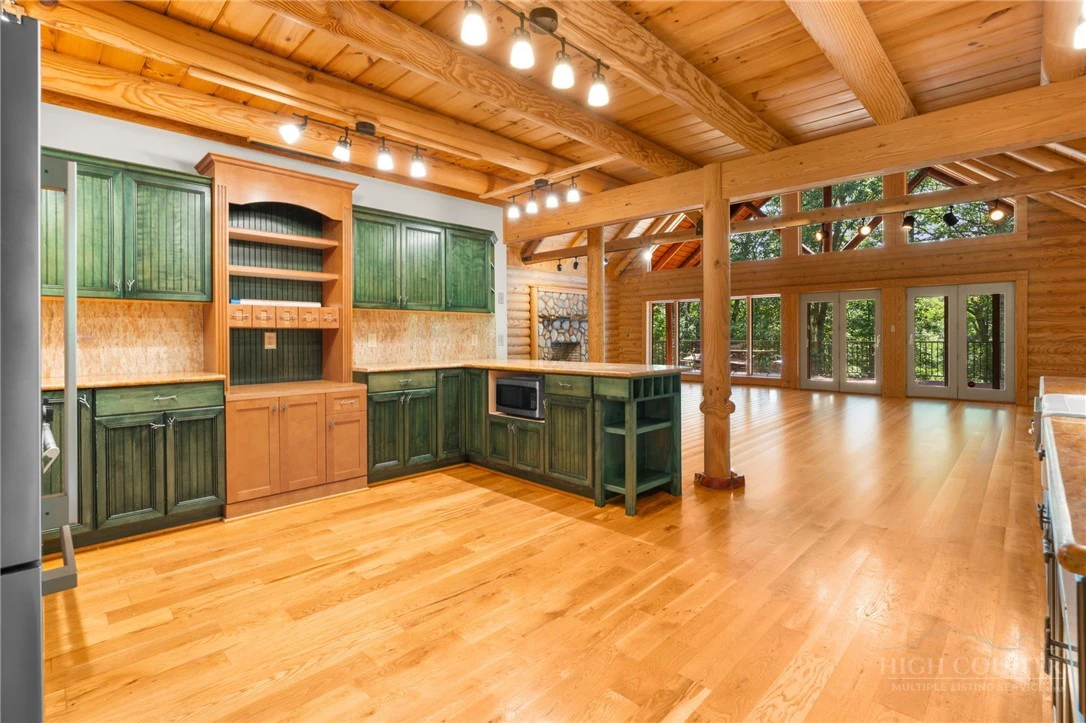 Image number 21 for the current listing