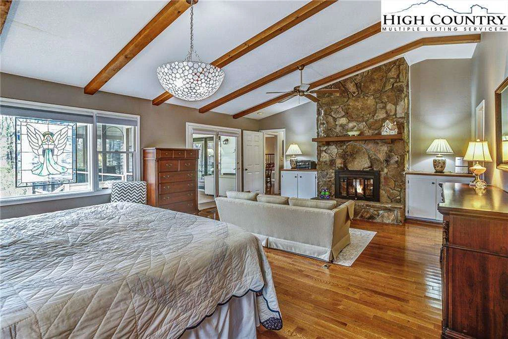 Image number 5 for the current listing
