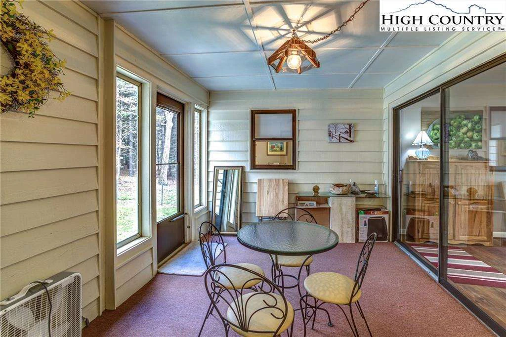 Image number 6 for the current listing