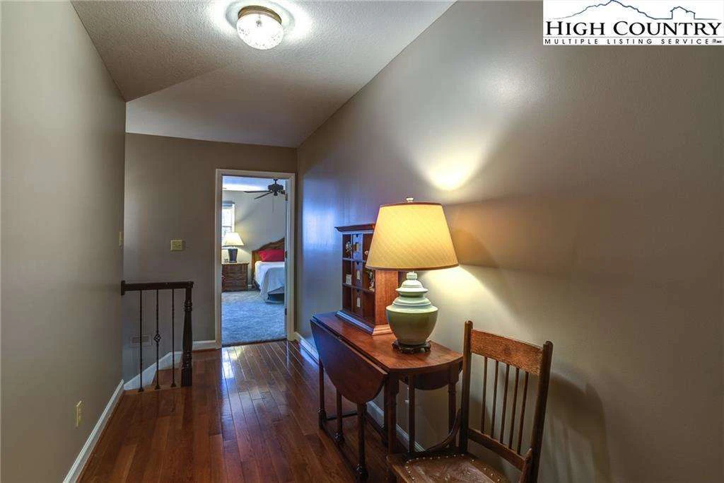 Image number 8 for the current listing