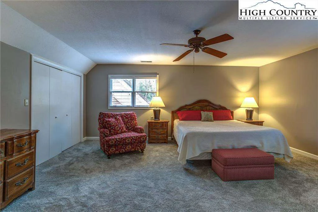 Image number 9 for the current listing