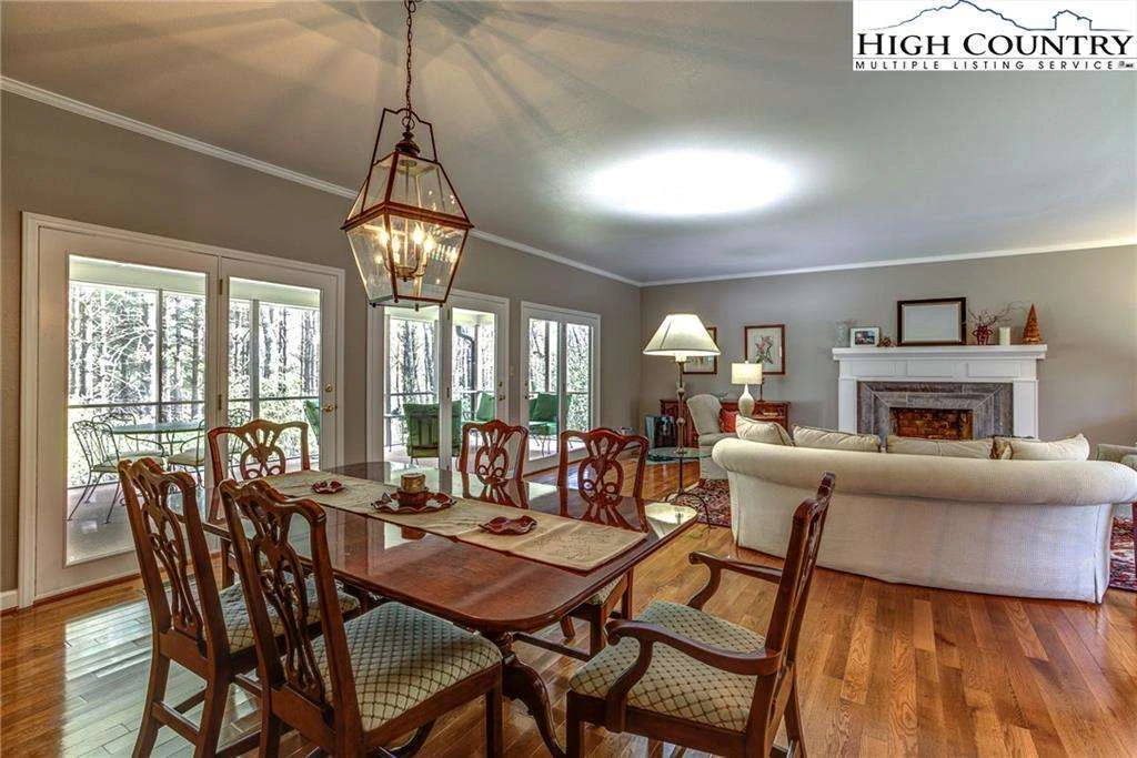 Image number 18 for the current listing