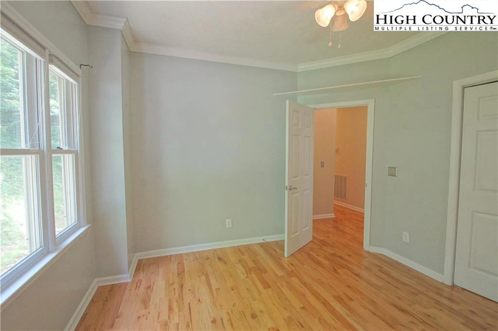 Image number 6 for the current listing