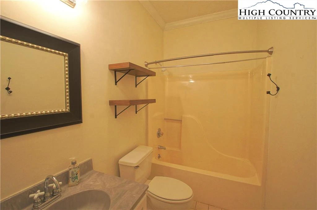 Image number 7 for the current listing