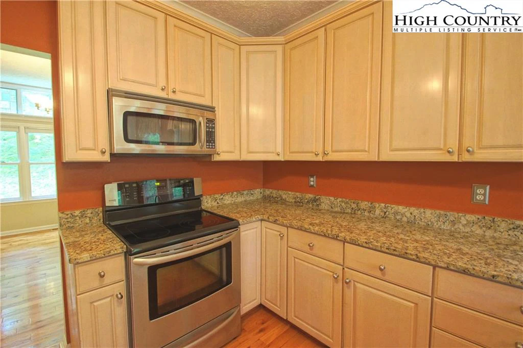 Image number 20 for the current listing