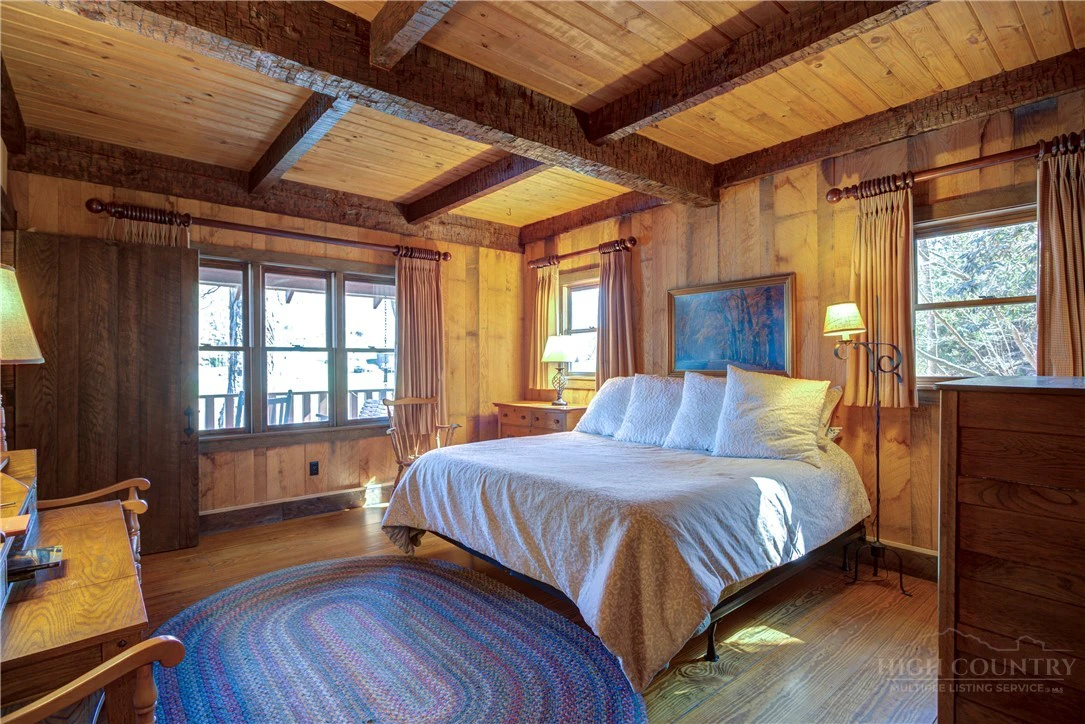 Image number 14 for the current listing