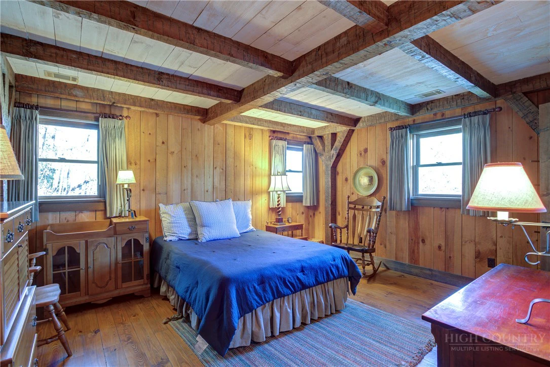 Image number 3 for the current listing