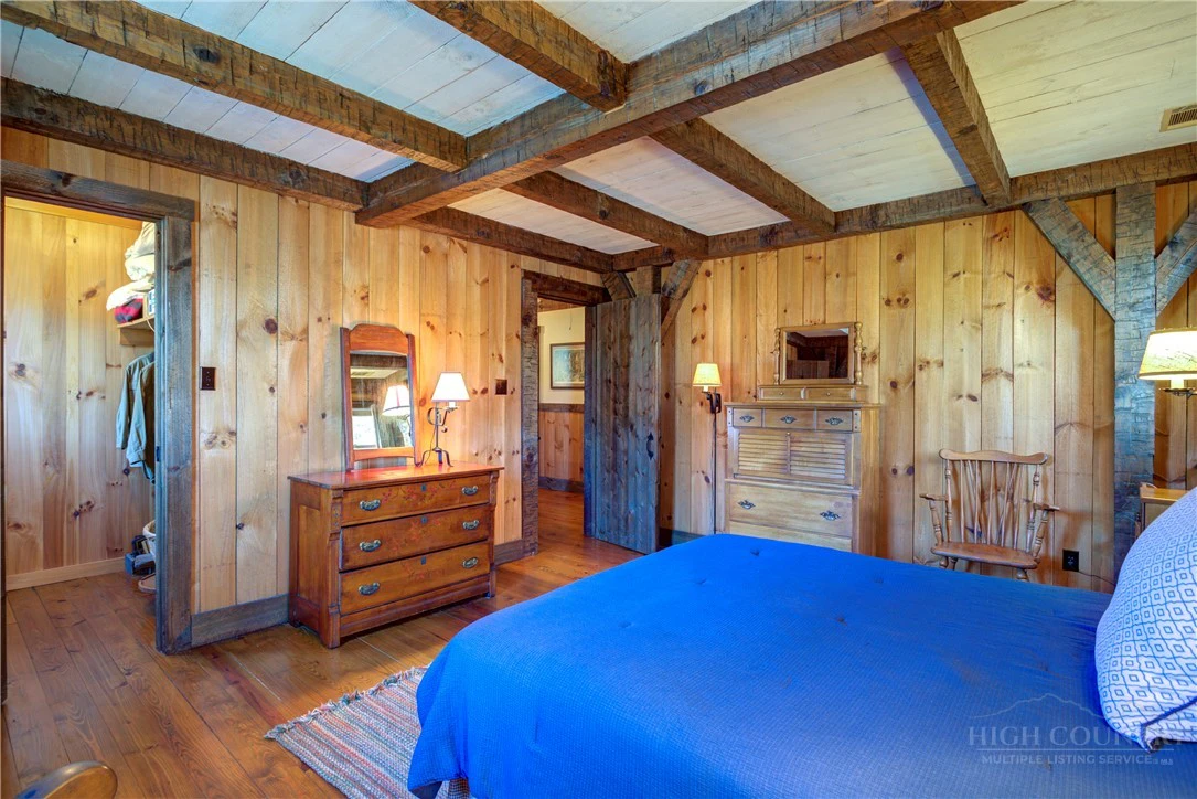 Image number 4 for the current listing