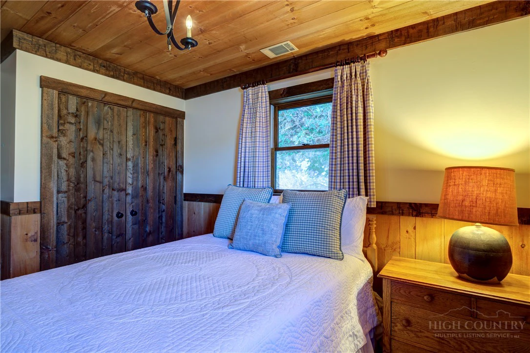 Image number 6 for the current listing