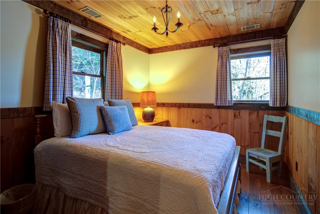 Image number 7 for the current listing