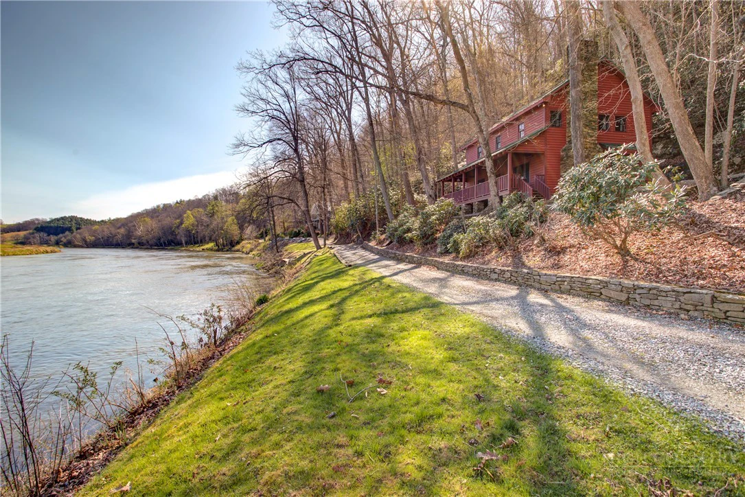Image number 13 for the current listing