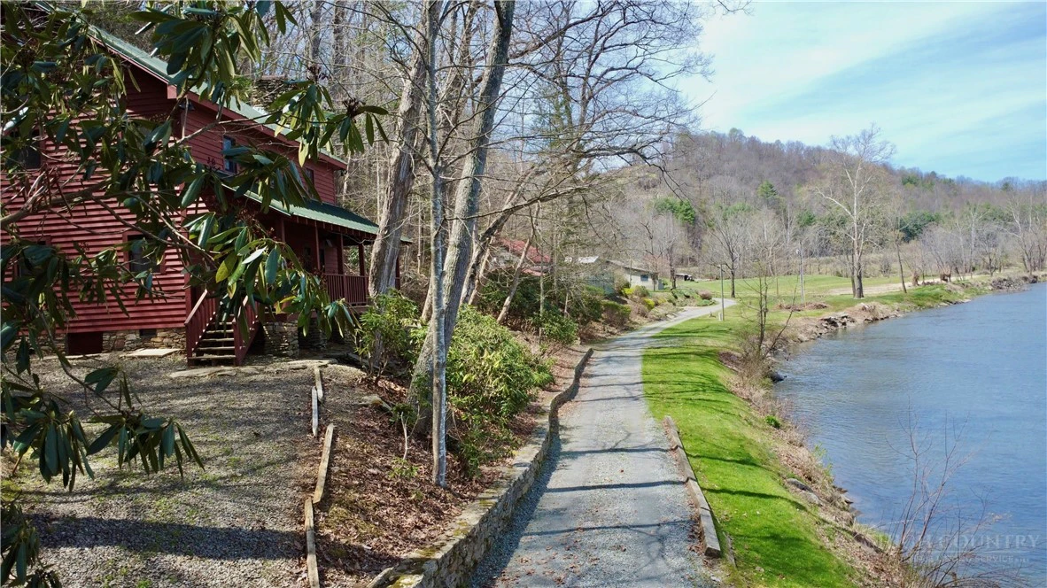 Image number 15 for the current listing
