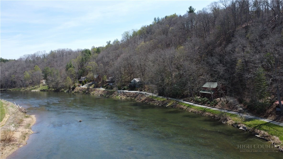 Image number 17 for the current listing