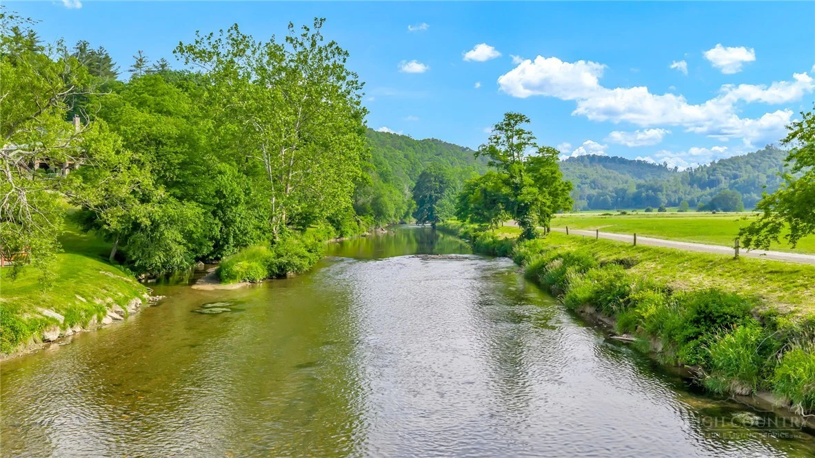 Image number 9 for the current listing