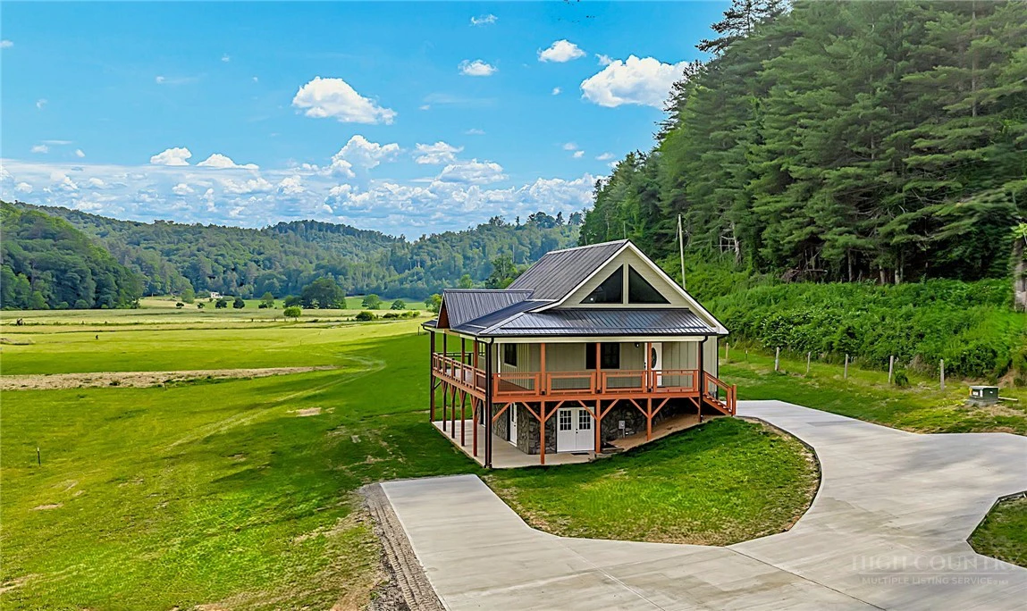 Image number 1 for the current listing