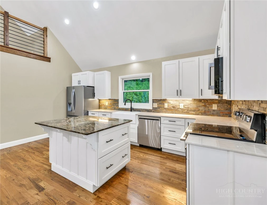 Image number 5 for the current listing