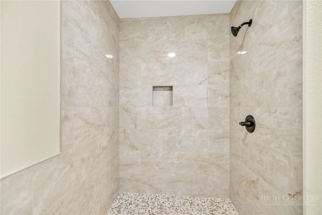 Image number 12 for the current listing